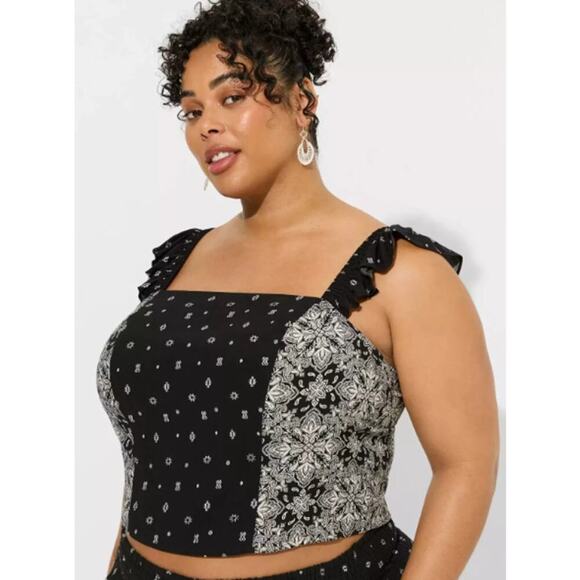Torrid Plus Size 3/3X Challis Smocked Cropped Top Black Flutter Sleeves Geo - Picture 1 of 9